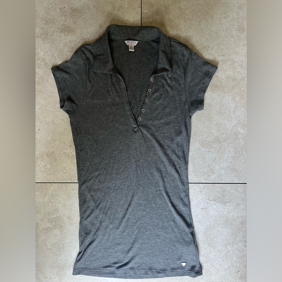 Guess Women’s T-shirt 
Size: M - Picture 2 of 4